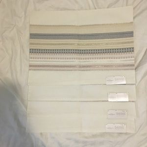 NWT Threshold white placemats and table runner set